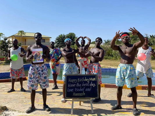 Afrikanisches Pool Party Team
